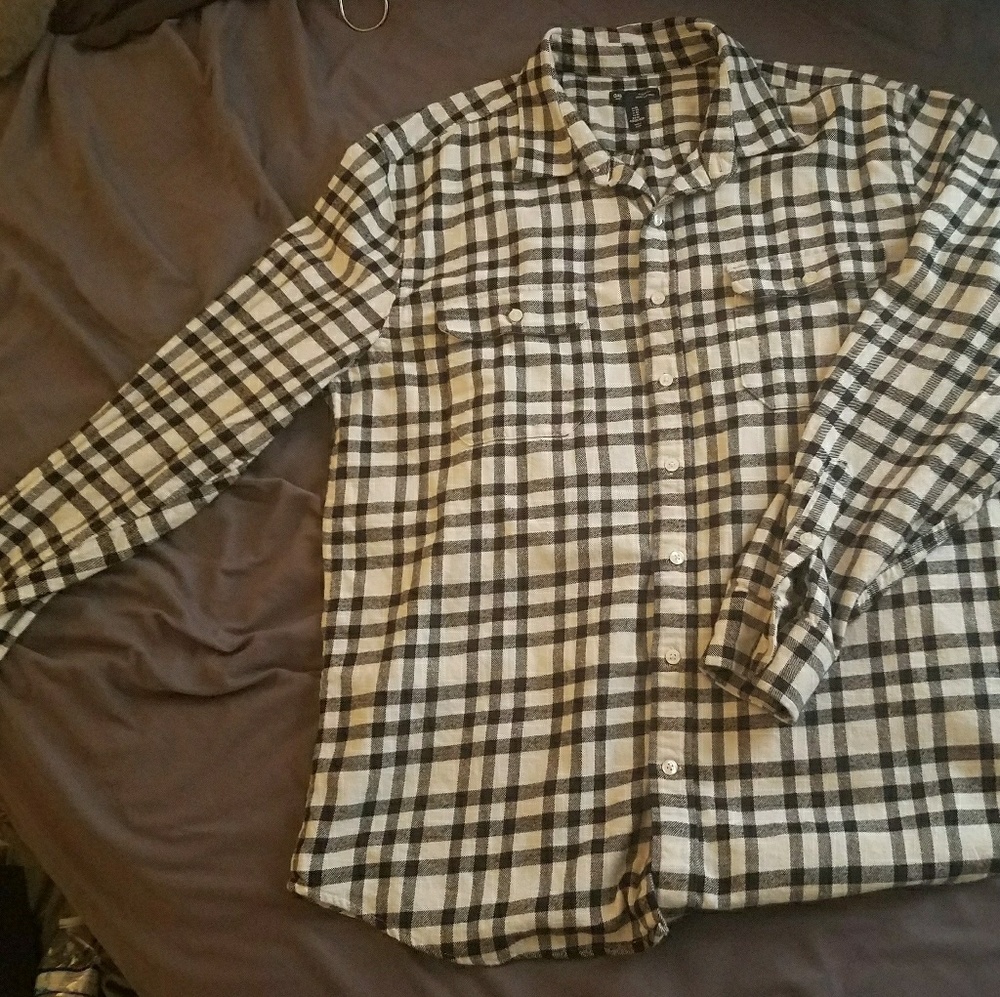 Men's black and white flannel
